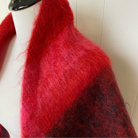 VTG Royal Scot Mohair & Wool Wrap Cape Shawl Red Pink Black Fringe England - Picture 9 of 13
